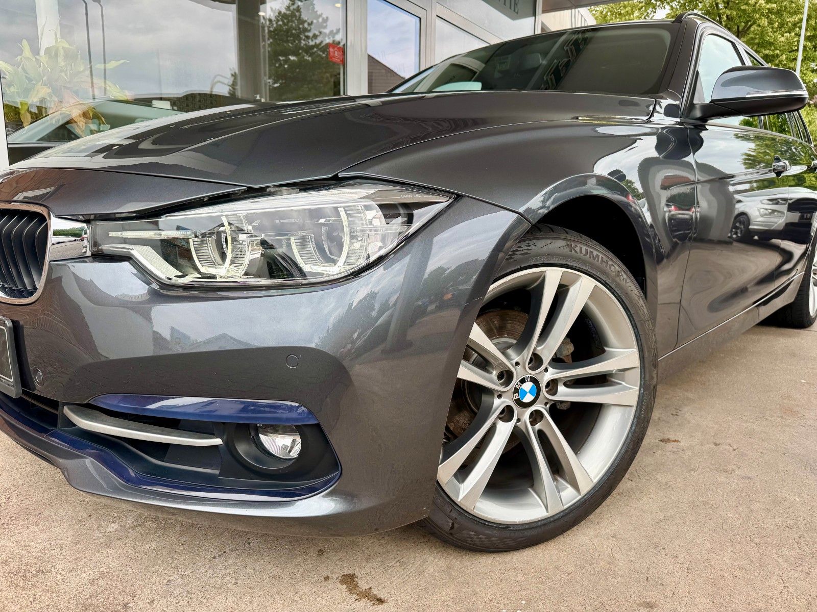 Fahrzeugabbildung BMW 320 i Touring Sport Line Autom. Navi/LED/53 Tkm