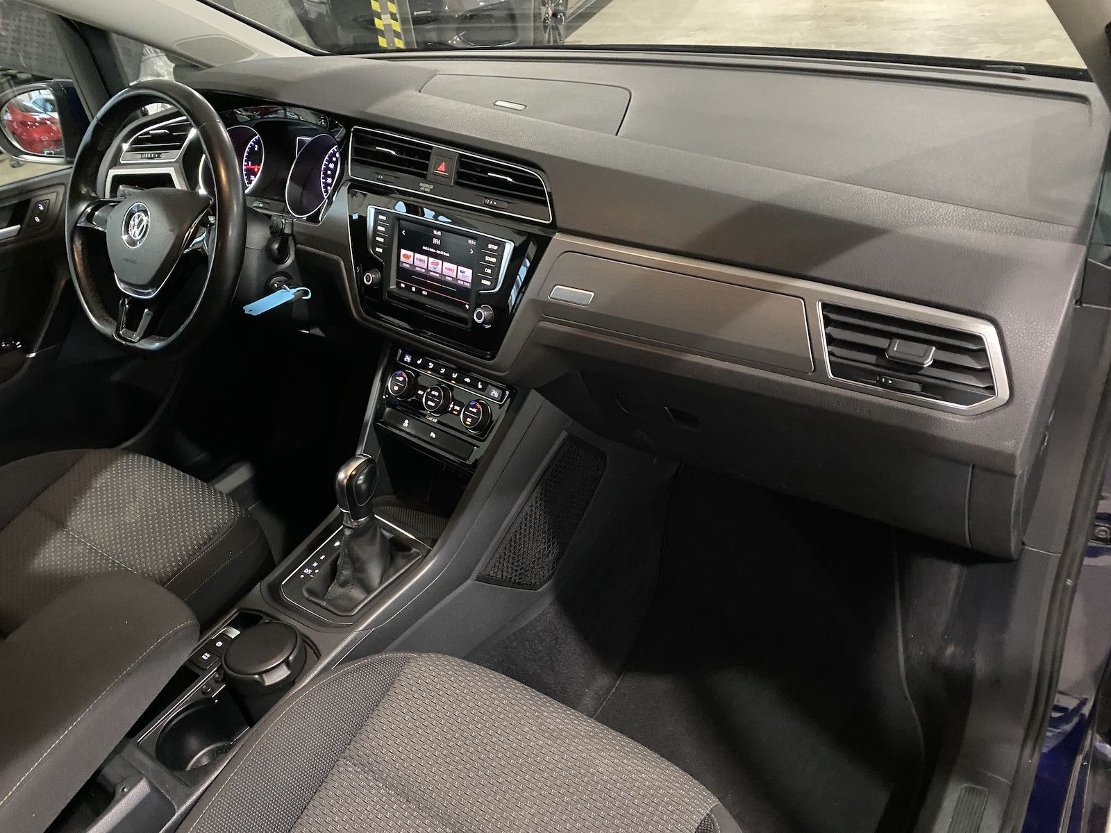 Fahrzeugabbildung Volkswagen Touran 1.6 Tdi Comfortline/7-Sitzer/AHK/SH/