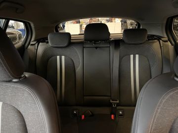 BMW 118 d Sport Line *LED*PDC*CARPLAY*TOUCH*SHZ*TEMP