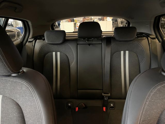 BMW 118 d Sport Line *LED*PDC*CARPLAY*TOUCH*SHZ*TEMP