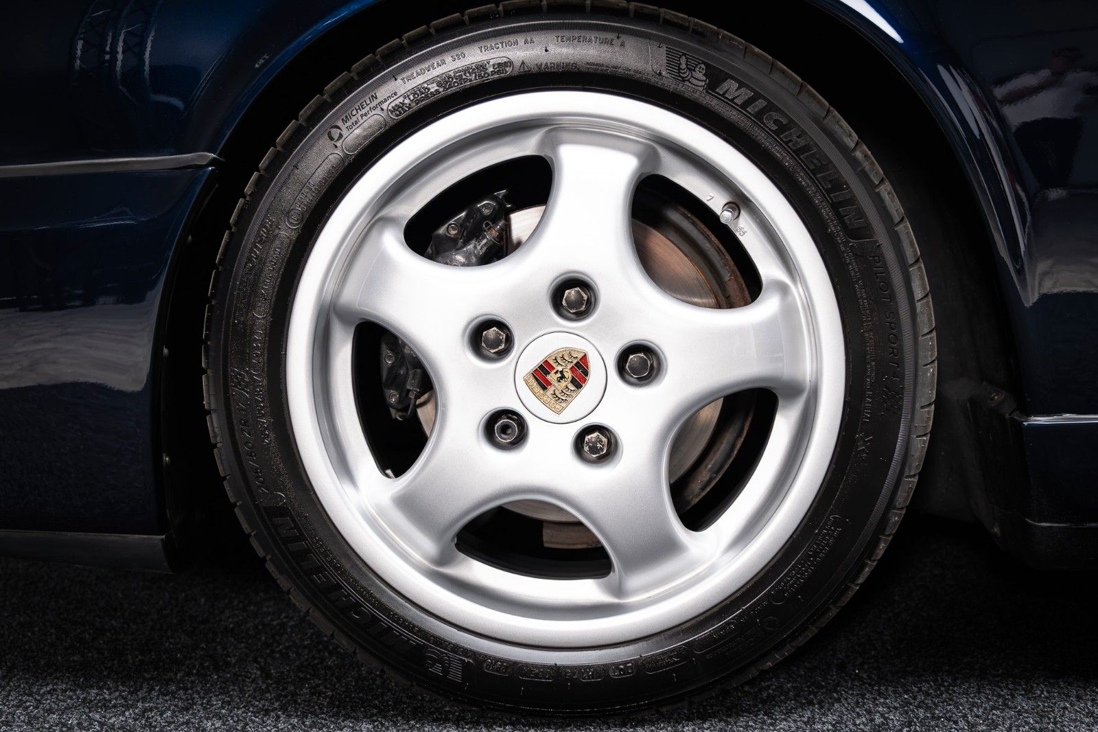 Fahrzeugabbildung Porsche 964 Carrera 2 Coupé + Schalter + H-Kennz.