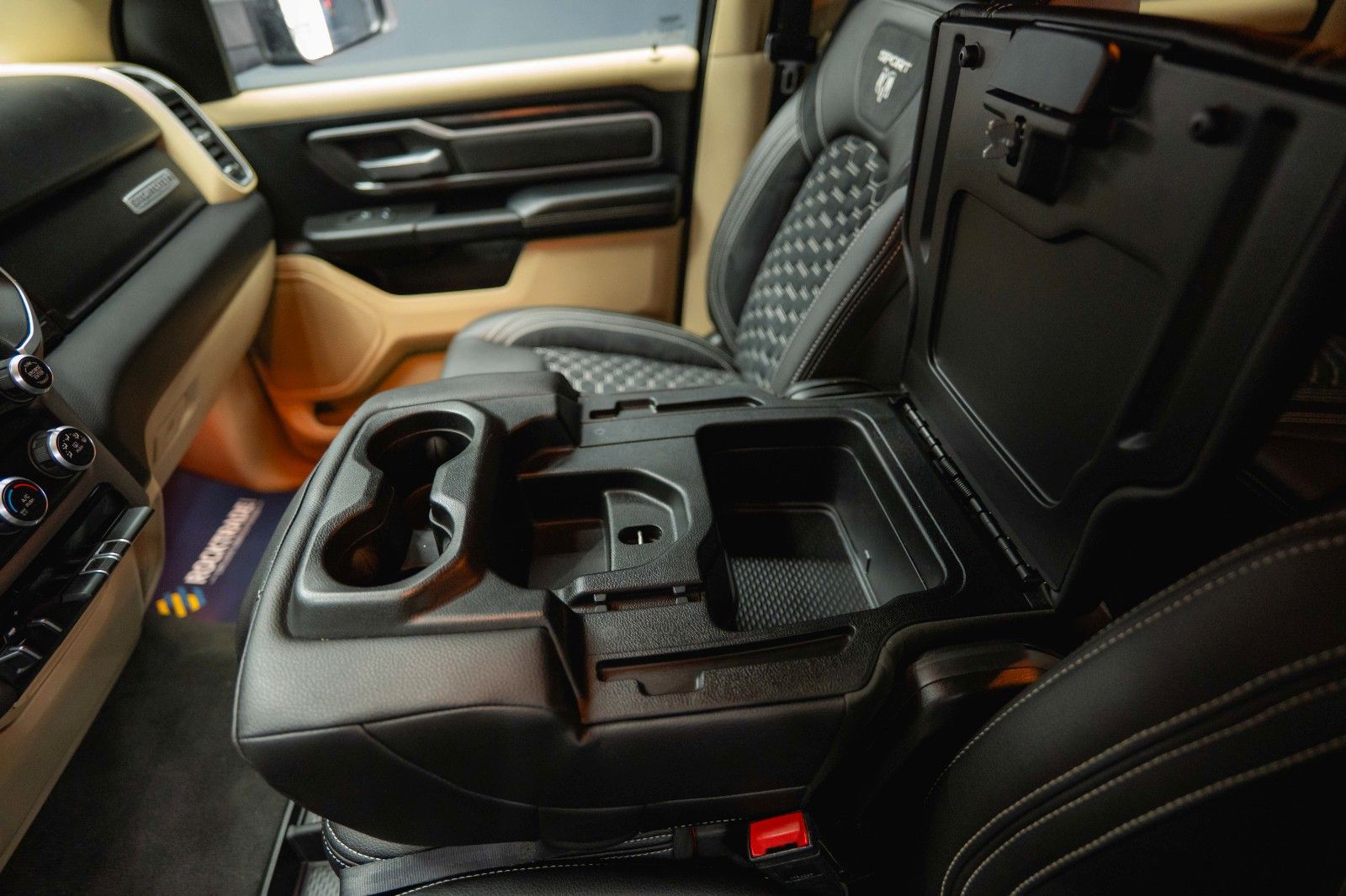 Fahrzeugabbildung Dodge RAM 5.7 V8 HEMI 4x4 OFFROAD LONGBED AXLE LOCK