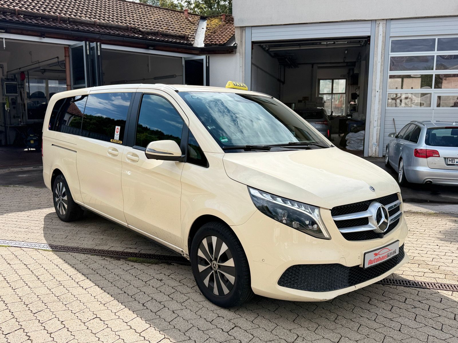 Fahrzeugabbildung Mercedes-Benz V 250 d 4MATIC extralang |360°|LED|TAXI
