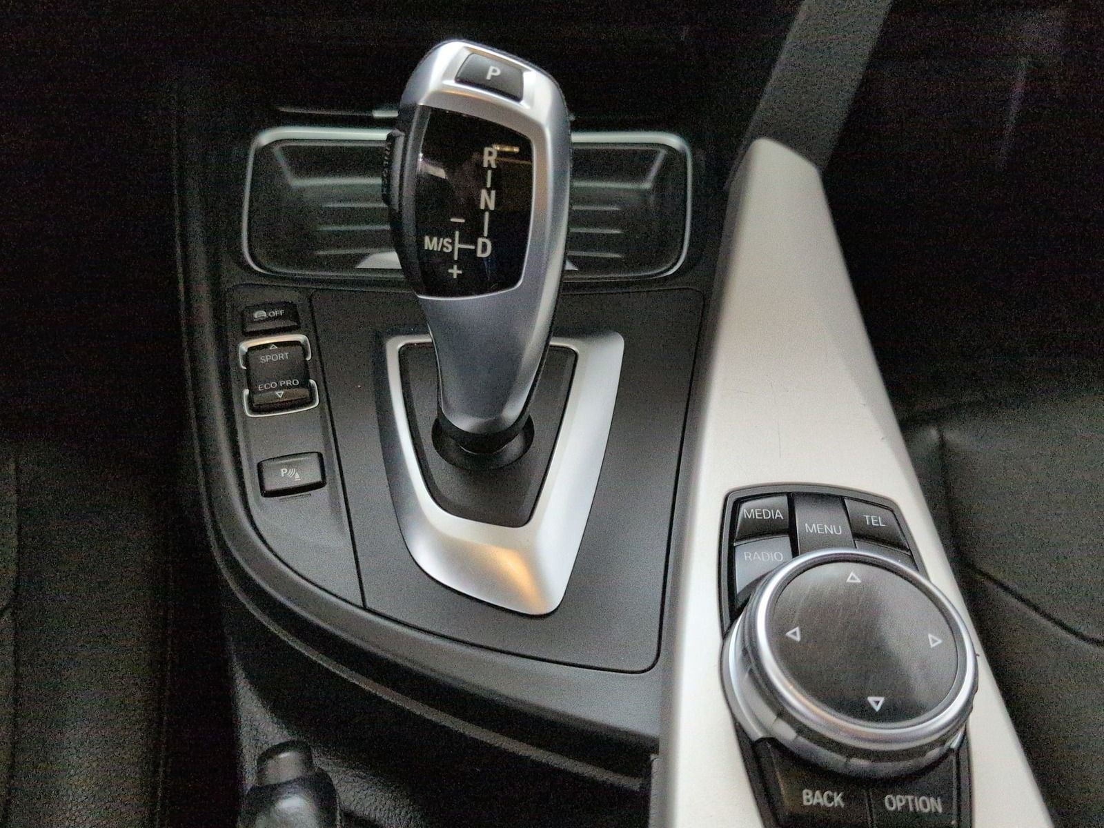 Fahrzeugabbildung BMW 320 d Touring xDrive * Leder * Bi- Xenon