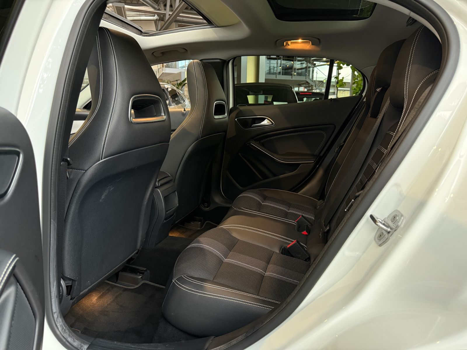 Fahrzeugabbildung Mercedes-Benz GLA 200 Night PANO LED NAVI