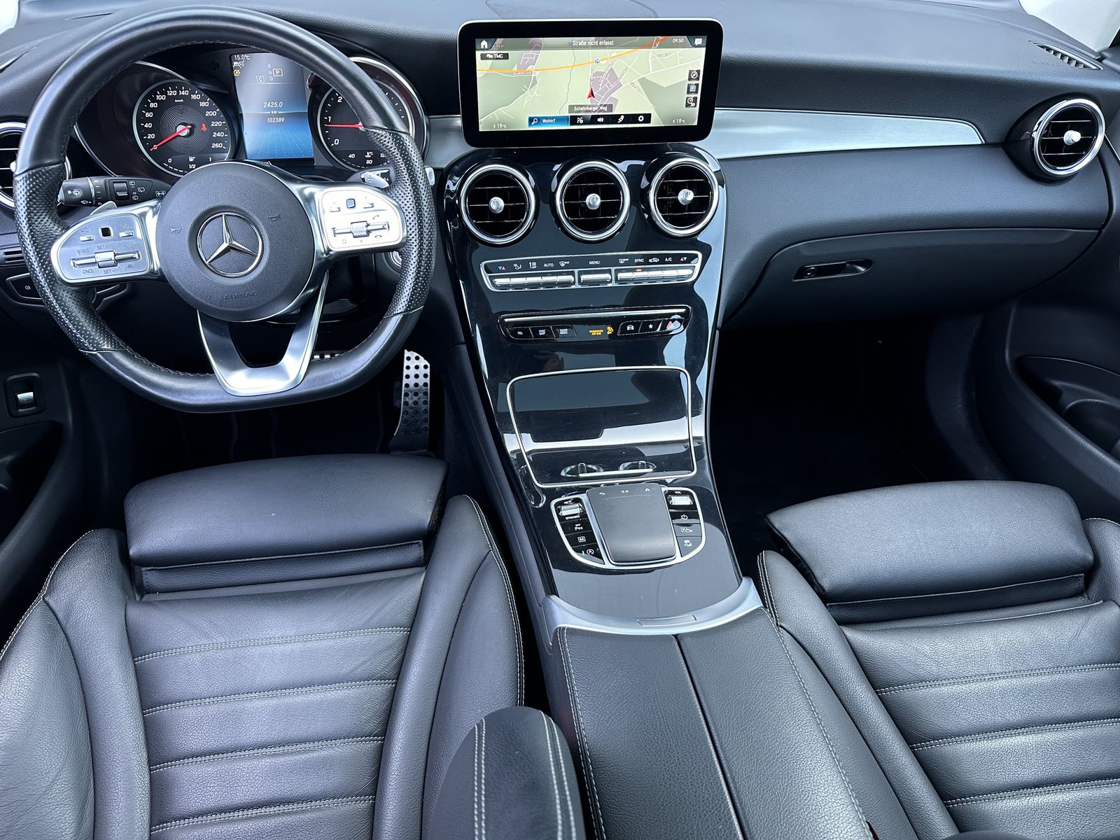 Fahrzeugabbildung Mercedes-Benz GLC 220d 4Matic AMG-Line NAV+LED+AHK+PANO+360°