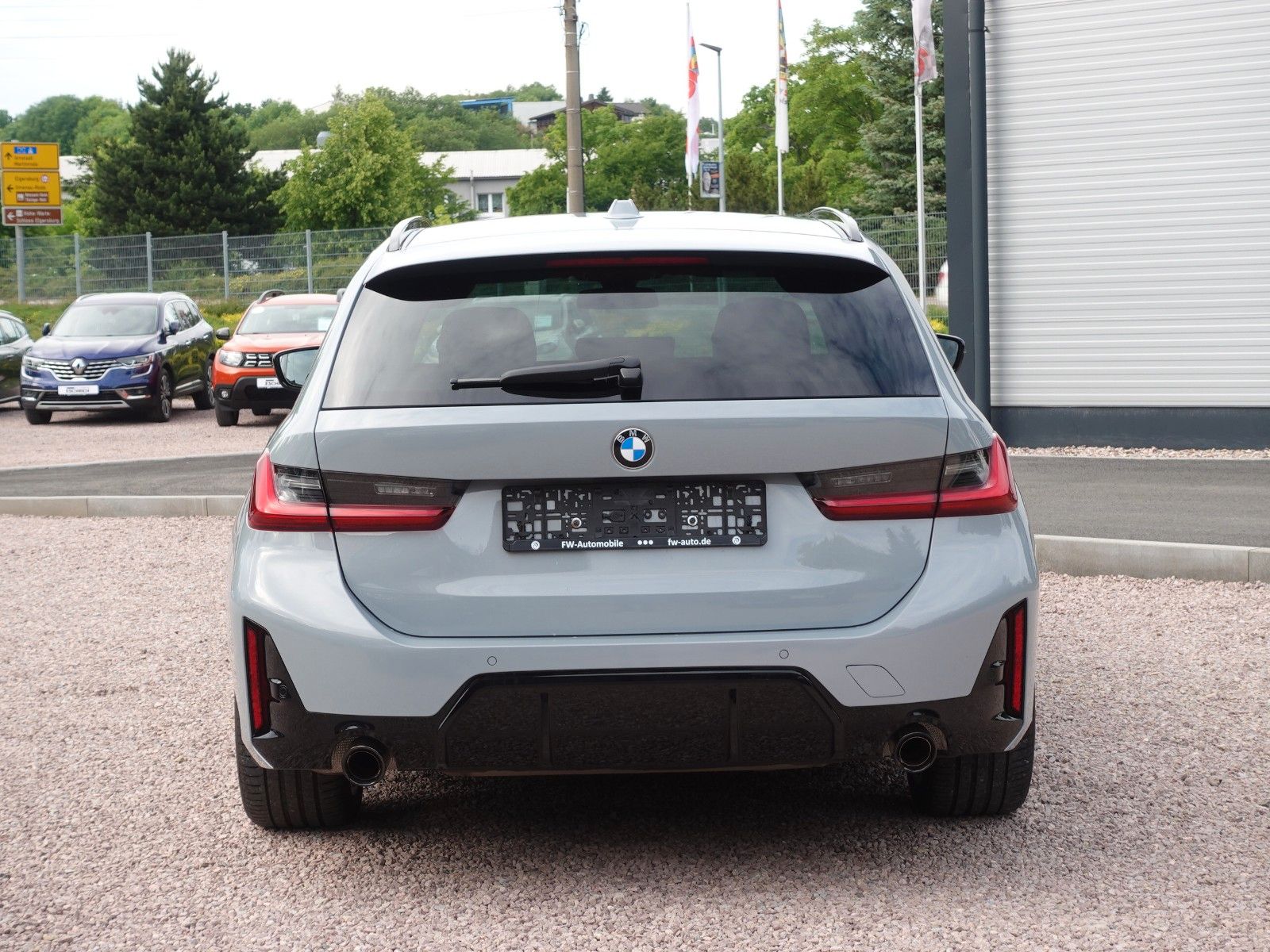 Fahrzeugabbildung BMW 318i Touring A M Sportpaket LMR18"/LED/Navi/...