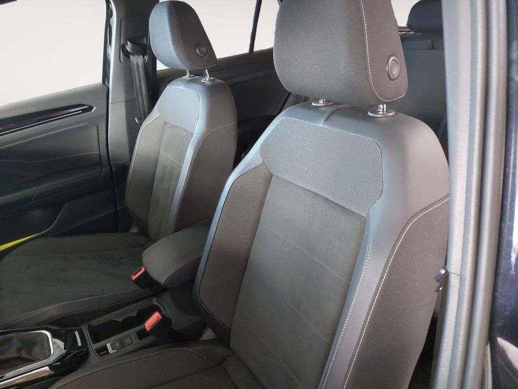 Fahrzeugabbildung Volkswagen T-Roc 1.5 TSI DSG R-Line AHZV