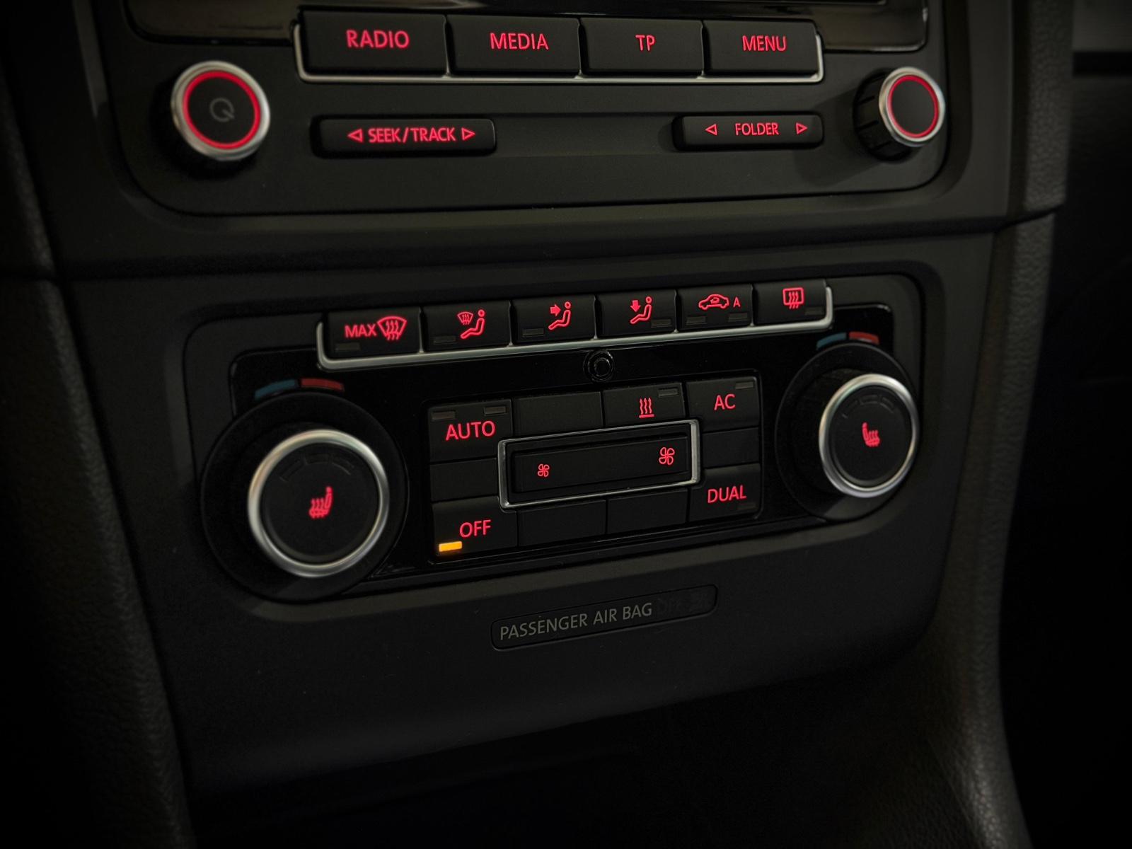 Volkswagen Golf 2011 — photo 17