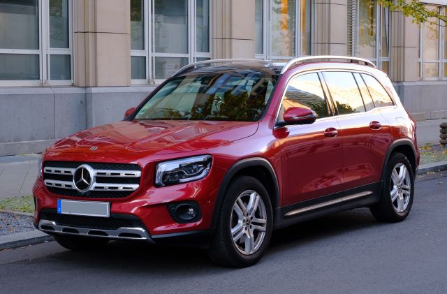 MERCEDES-BENZ GLB 200 d DCT - Rot, Schiebedach, Multibeam LED