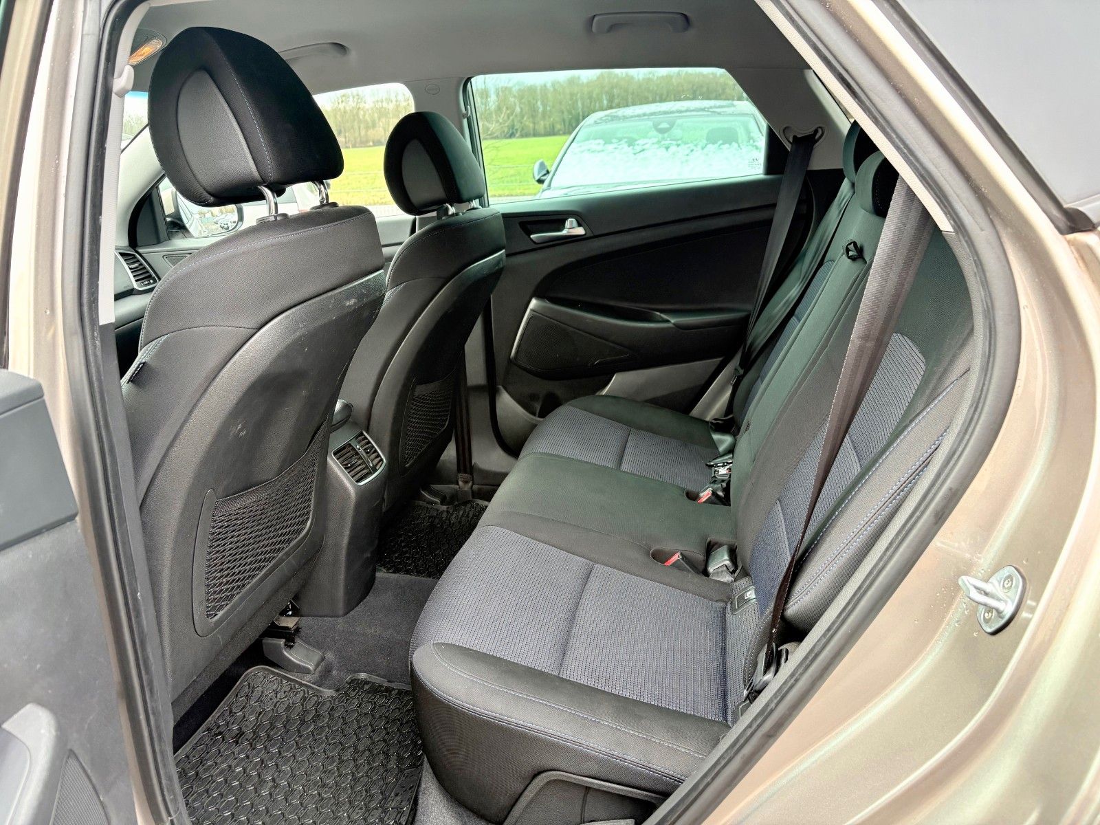 Fahrzeugabbildung Hyundai Tucson 1.6 blue 2WD Navi AHK SHZ Kamera LED 2.HD