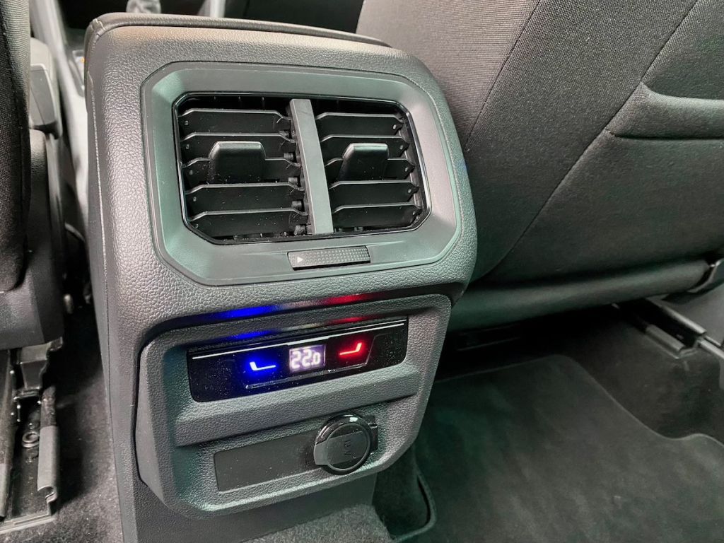 Fahrzeugabbildung Volkswagen Tiguan 1.5 TSI Life AAC NAVI SHZ PDC MASSAGE