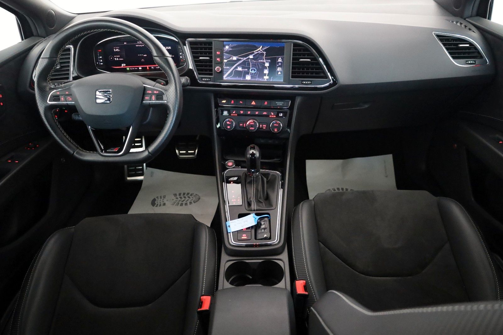 Fahrzeugabbildung SEAT Leon SC Cupra 300,T.Leder,Navi,LED,SH,Kamera,ACC