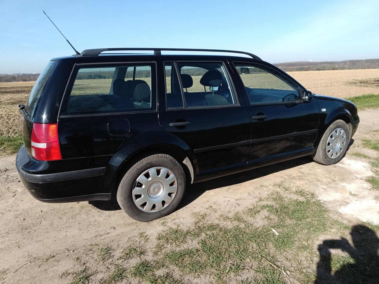 Volkswagen Golf 2005 — rear view