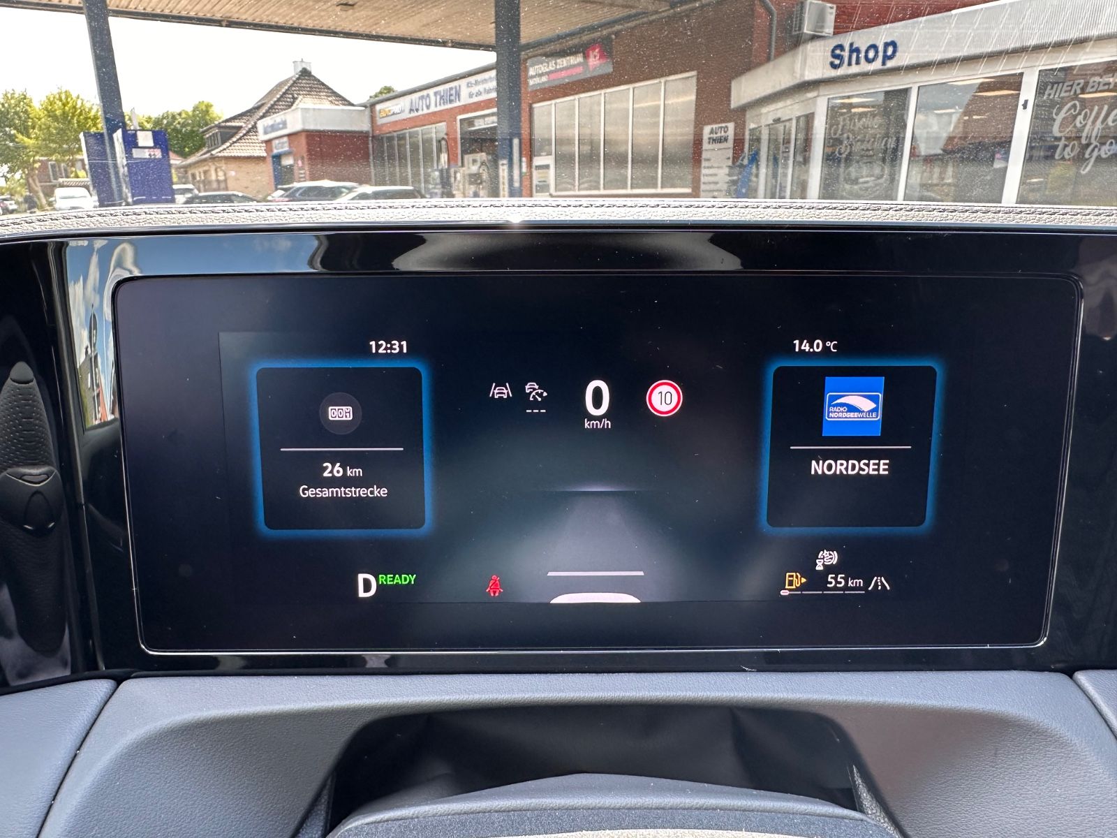 Fahrzeugabbildung Volkswagen Tiguan 1.5 eTSI R-Line DSG AHK/Navi/APP/LED/SHZG