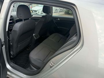 Volkswagen Golf - 8