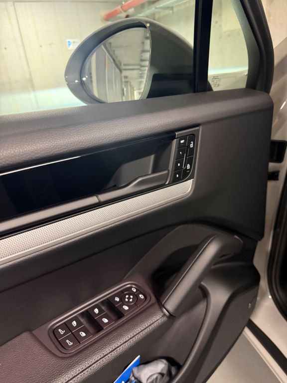 PORSCHE Cayenne 2023