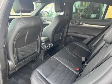 Alfa-Romeo Stelvio - 7