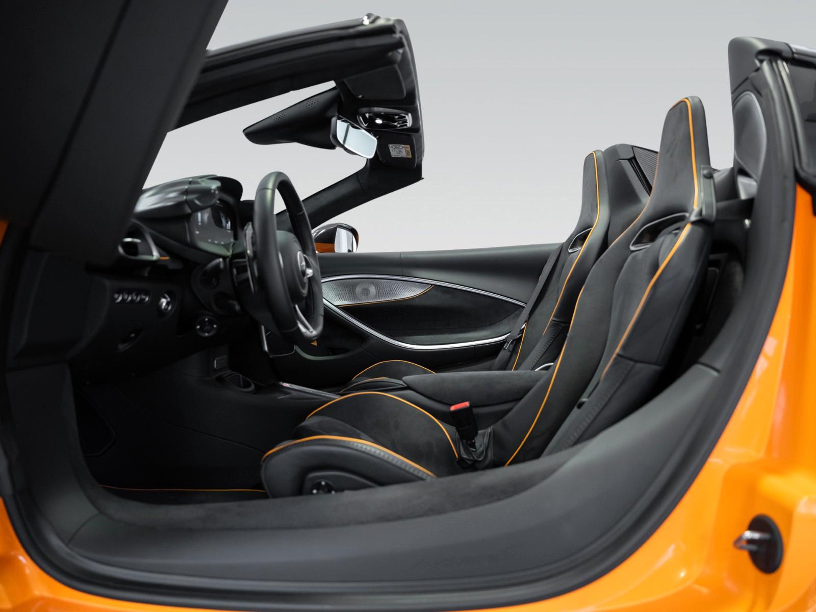 McLaren Artura Spider | Electrochromic Roof | B&W Audio