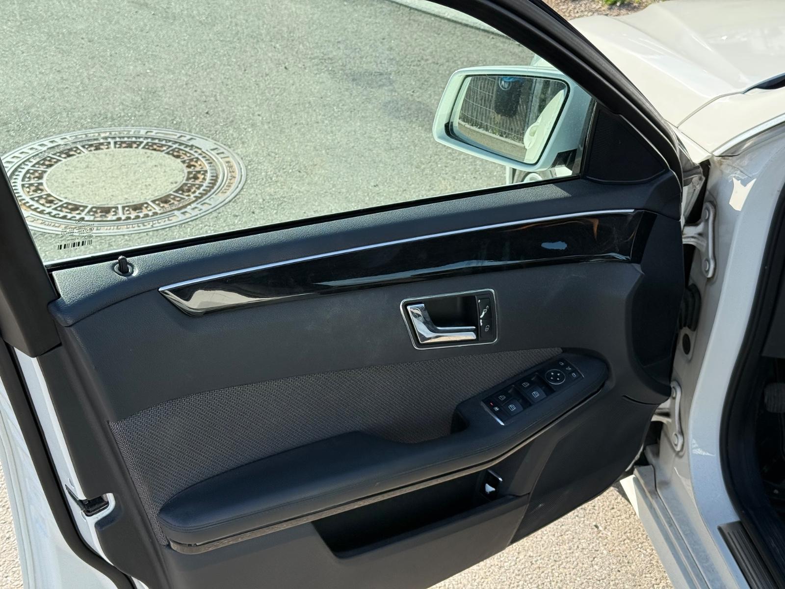 Mercedes-Benz E200 2010 — photo 20