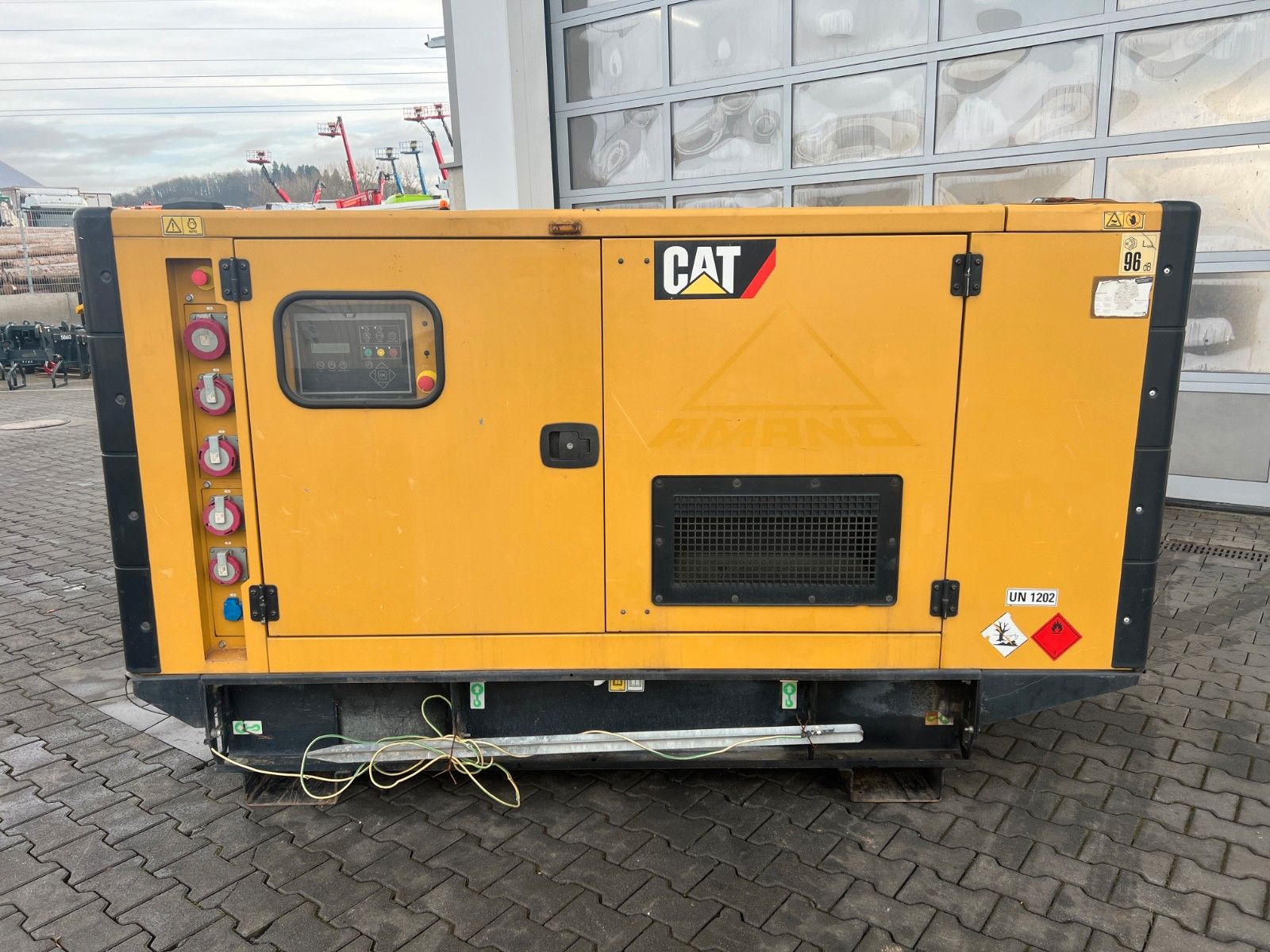 Fahrzeugabbildung CAT DE110E2 Stromerzeuger / 100KVA / 2016 / 16.703h