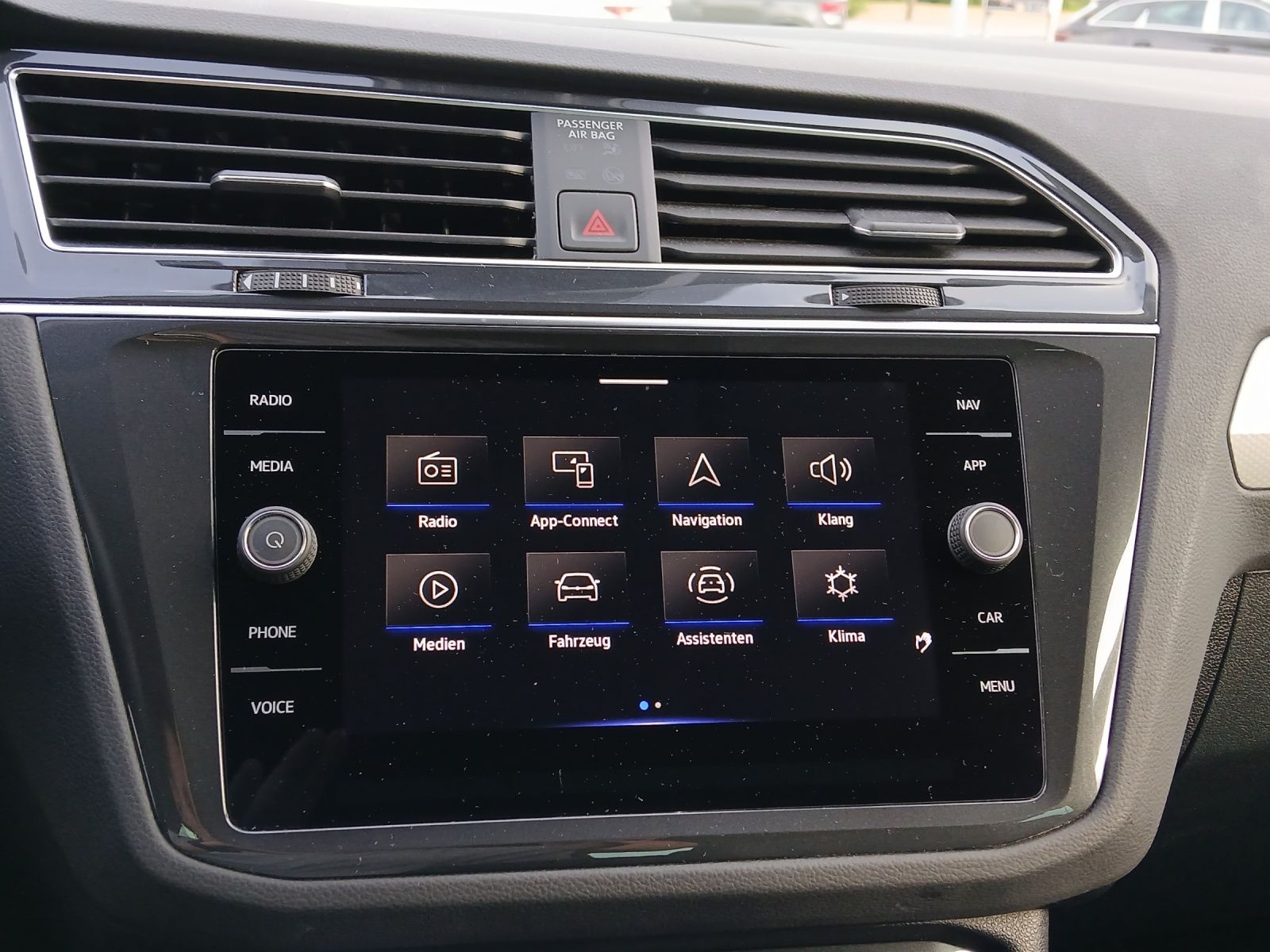 Fahrzeugabbildung Volkswagen Tiguan TSI Move LED CarPlay ACC PDC SHZ LHZ