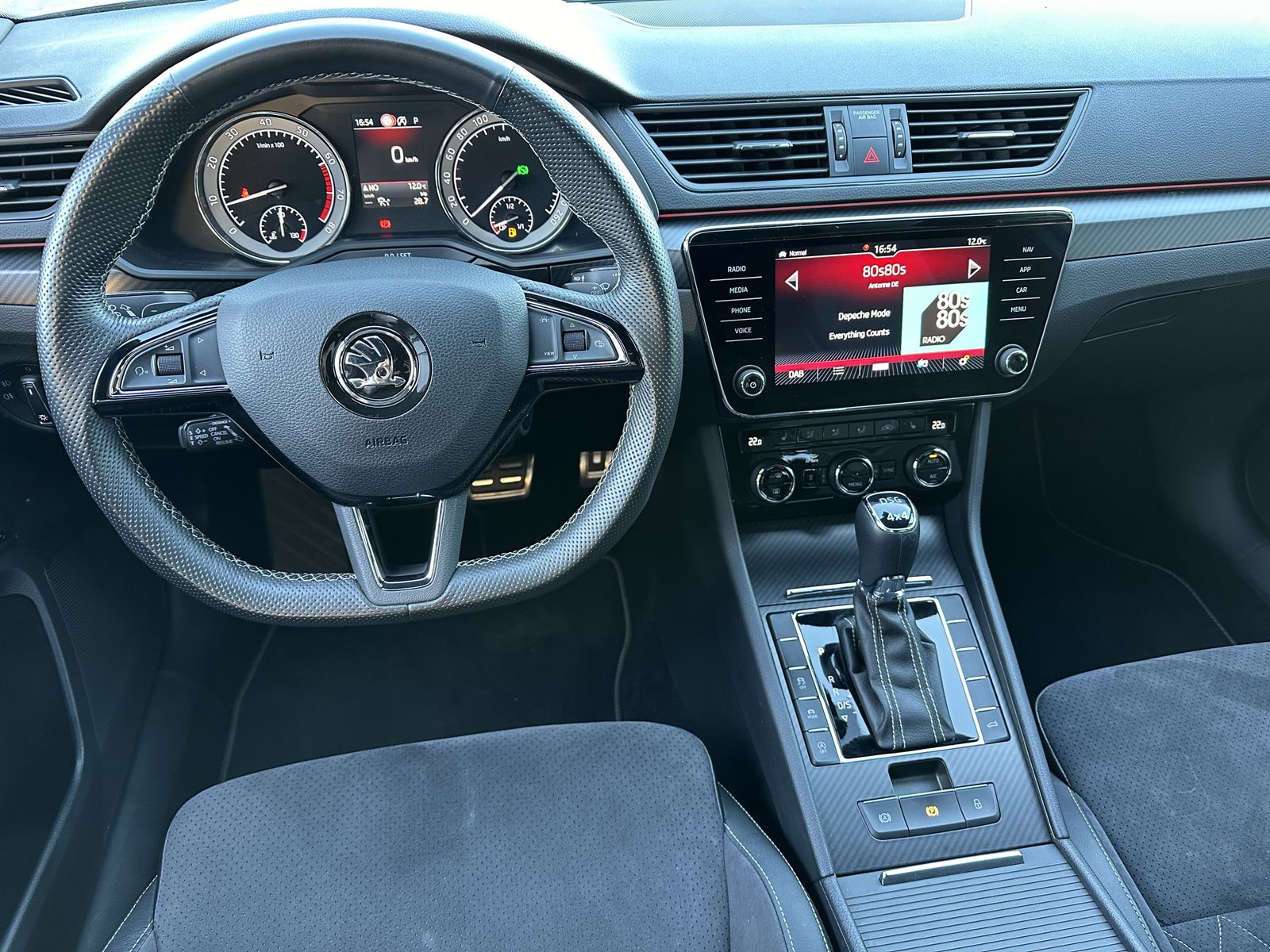 Fahrzeugabbildung SKODA Superb Combi 2.0 TSI Sportline 4x4 NAV+LED+AHK