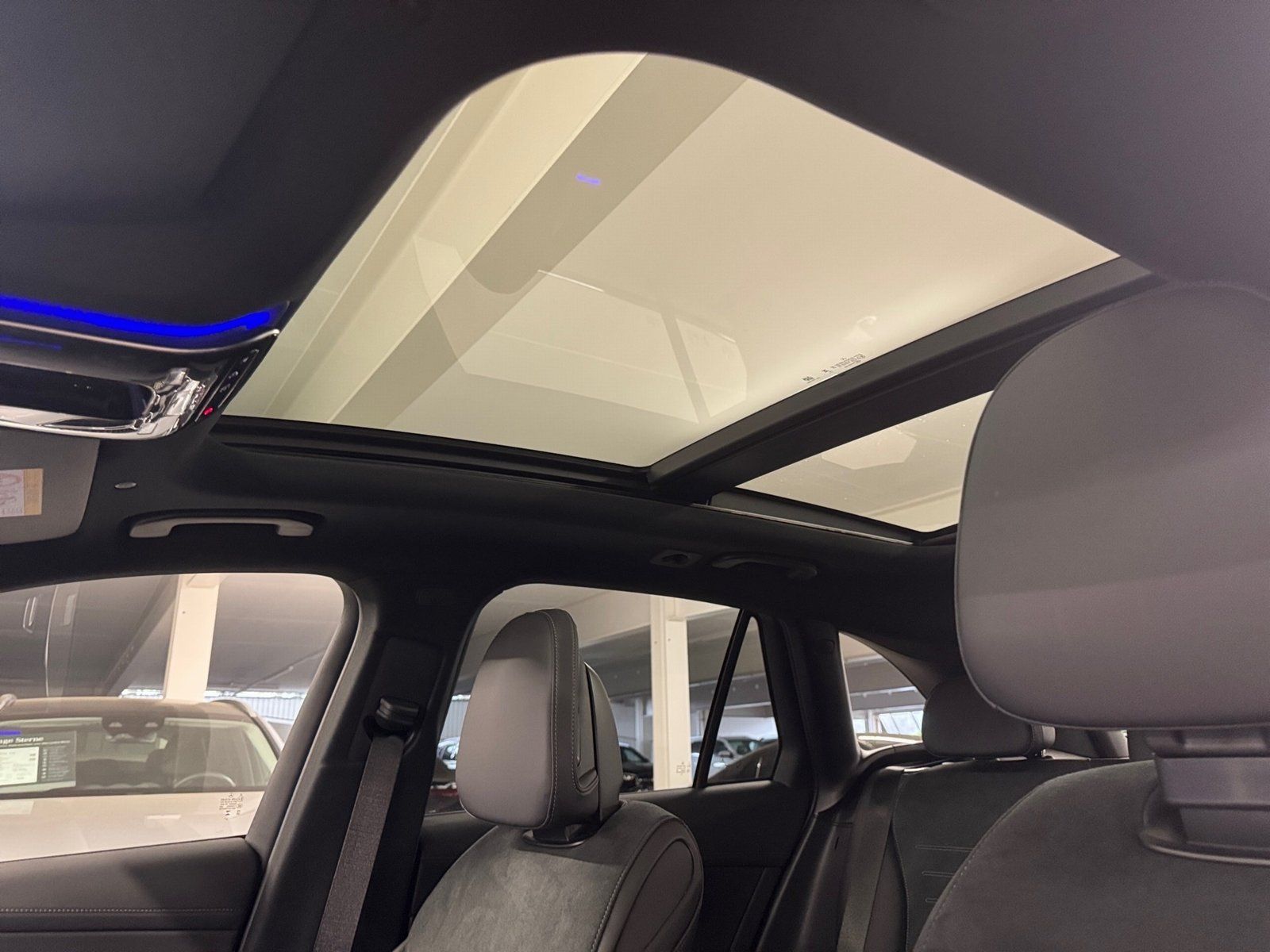 Fahrzeugabbildung Mercedes-Benz GLC 300 4M AMG Plus*Airmatic*STDHZG*Distro*AHK*