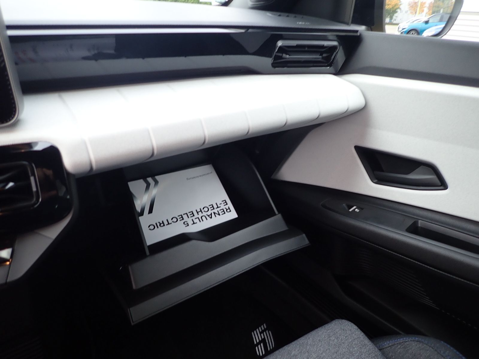 Fahrzeugabbildung Renault R 5 E-Tech elektrisch Evolution 120 Urban Range
