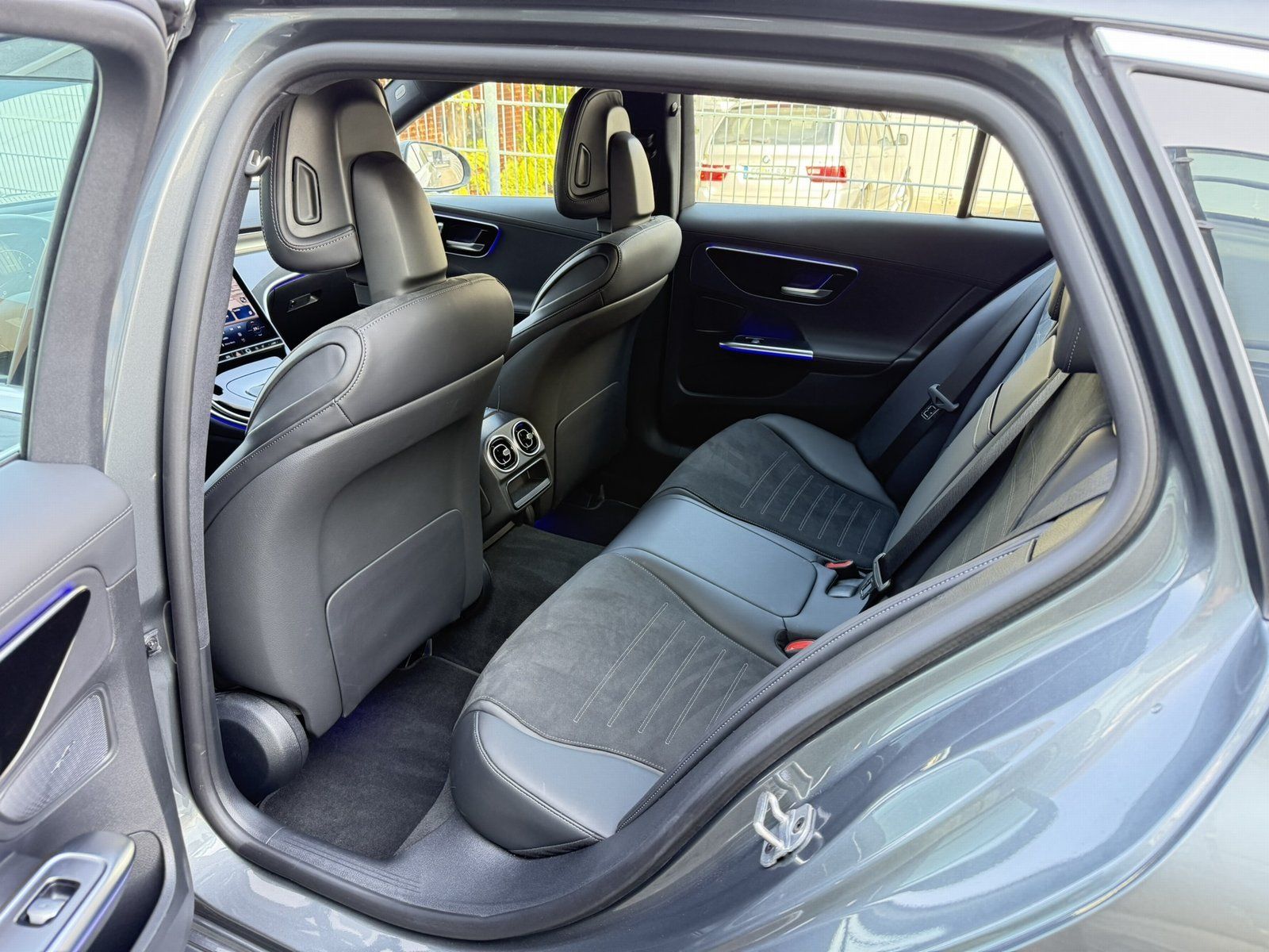 Fahrzeugabbildung Mercedes-Benz C 200 T AMG*DISTRONIC*360°*DIGITALLIGHT*KEYLESS*