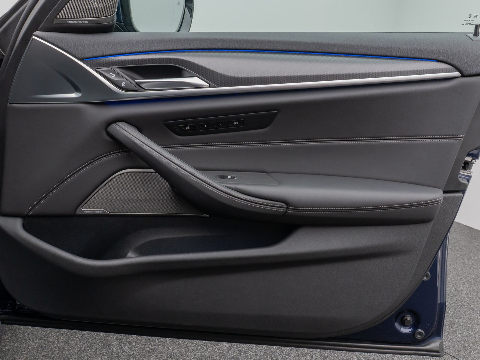 Fahrzeugabbildung BMW 540d xD M Sport Panoram Kamer HUD H/K TV Massage