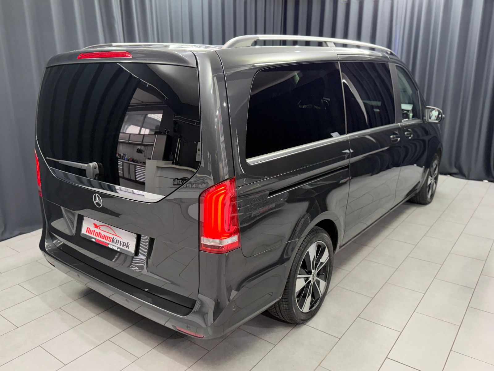 Fahrzeugabbildung Mercedes-Benz V300 d AVANTGARDE EDITION 4MATIC lang|BURMESTER|