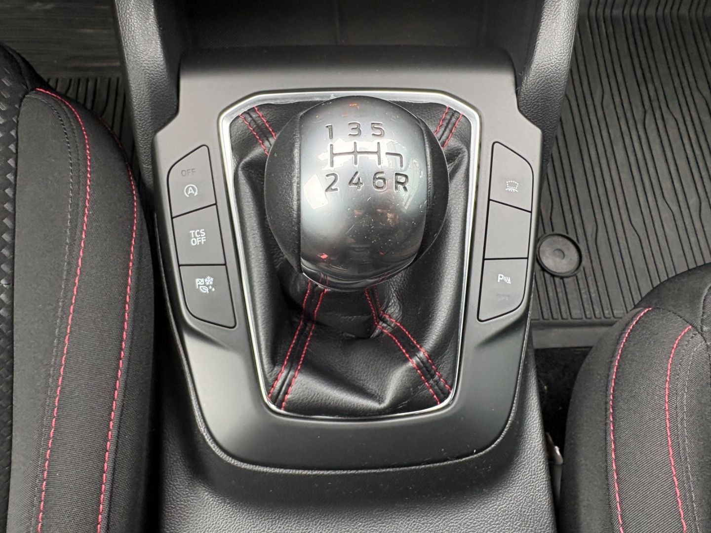 Fahrzeugabbildung Ford Focus Turnier ST-Line SpurhalteASS LED Kamera