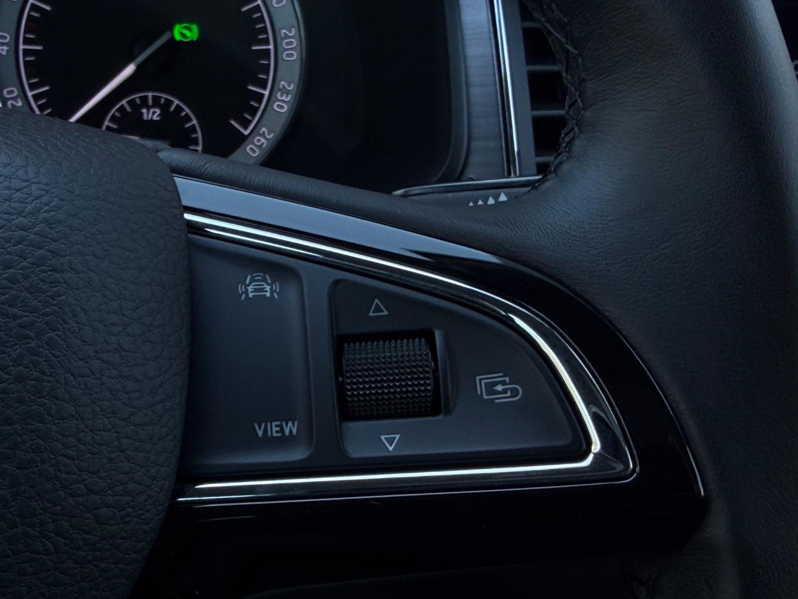Skoda Kodiaq 7-SITZER°AHK°PANO°LED°NAVI°KAMERA°SHZ