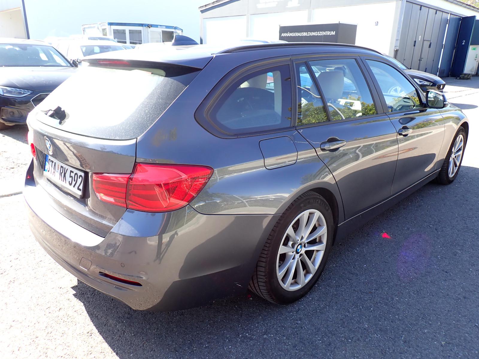 BMW 330i xDrive Advantage LED Leder Memory 1. Hand