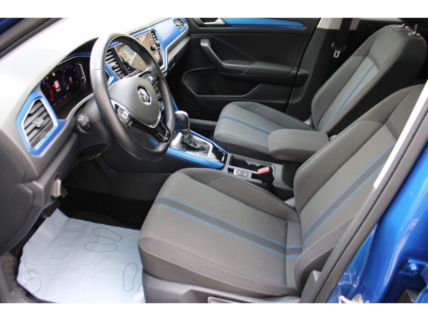 VW T-Roc 1.5 TSI Style 45 DSG ACC LED Pano RFK StHz - Image 7