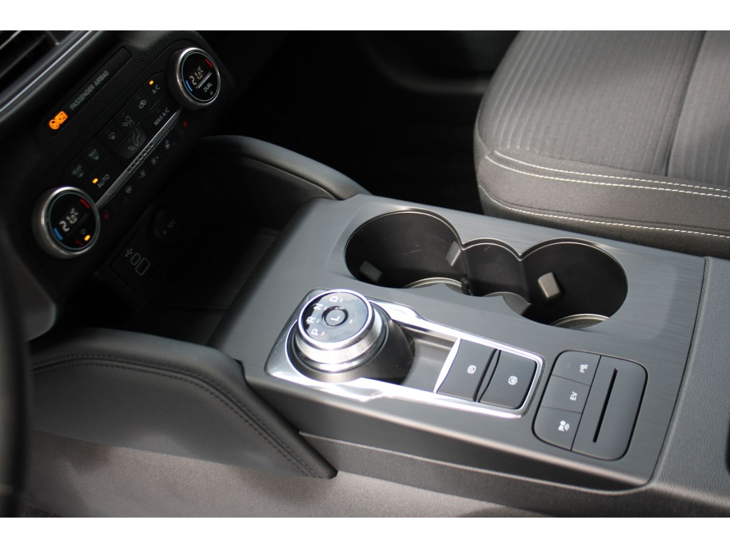 Fahrzeugabbildung Ford Kuga Plug-In Hybrid PHEV Titanium Automatik Navi