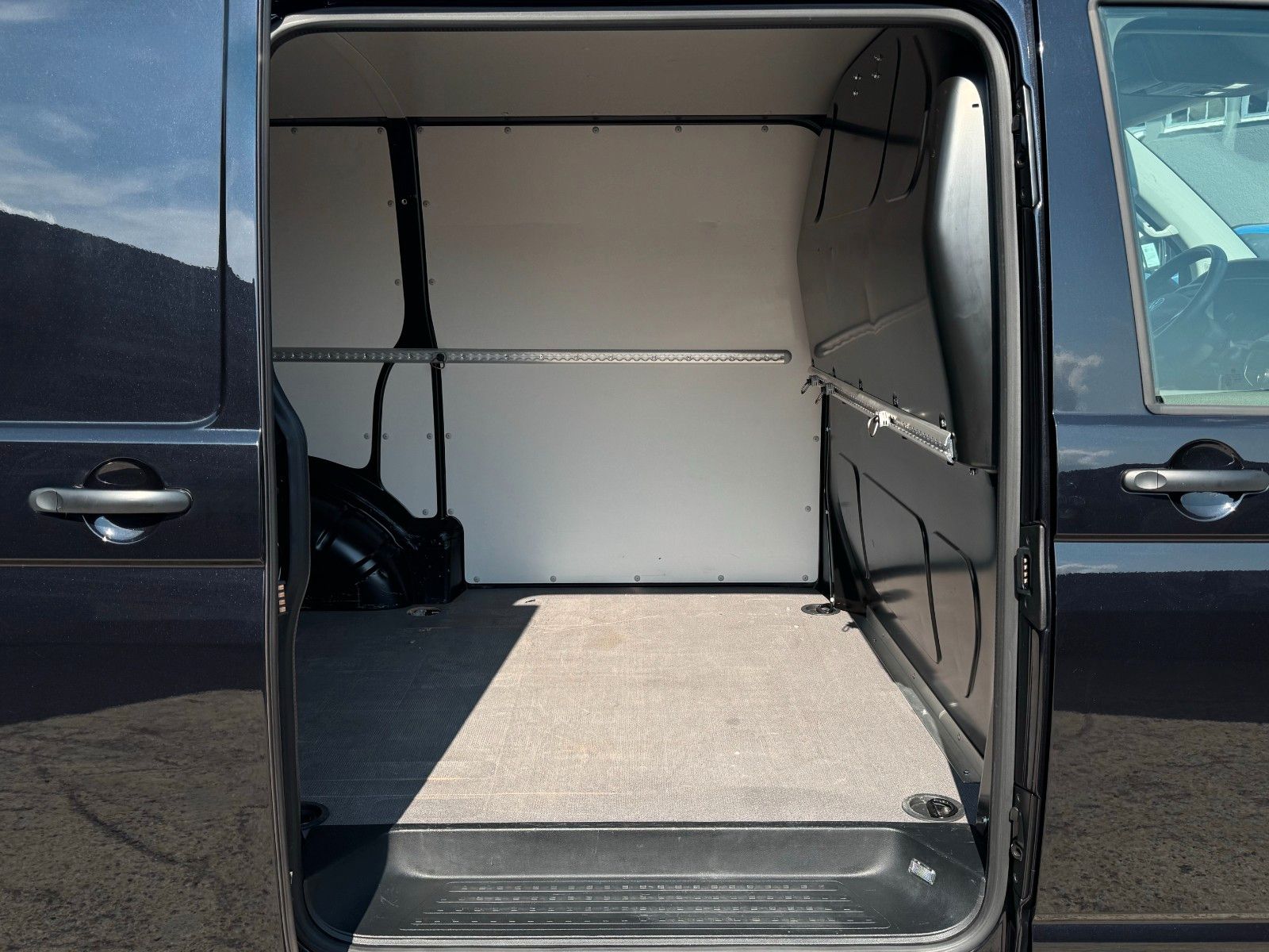 Fahrzeugabbildung Volkswagen T6.1 Transporter Kurz 2.0 TDI DSG CarPlay Navi