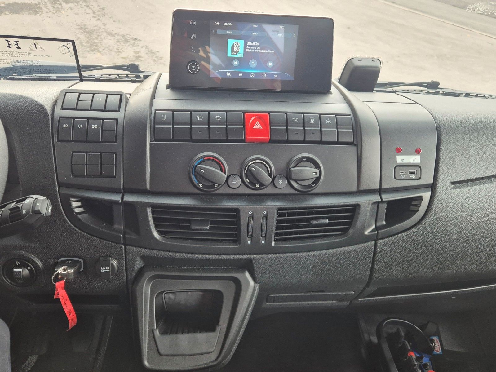 Fahrzeugabbildung Iveco Eurocargo ML150E32WS 4x4 Kran HMF 1130K Funk AHK