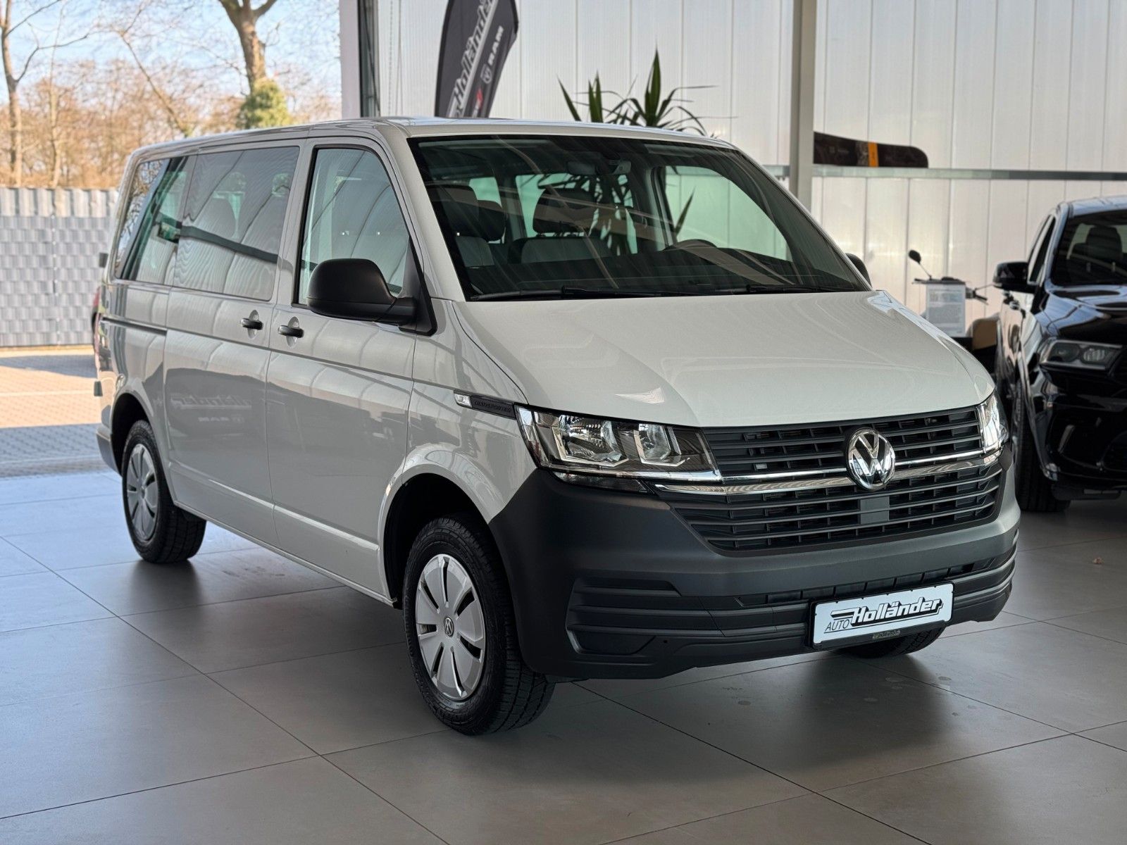 Fahrzeugabbildung Volkswagen T6 Transporter Kombi 2.0 TDI "Klima  9-Sitzer"