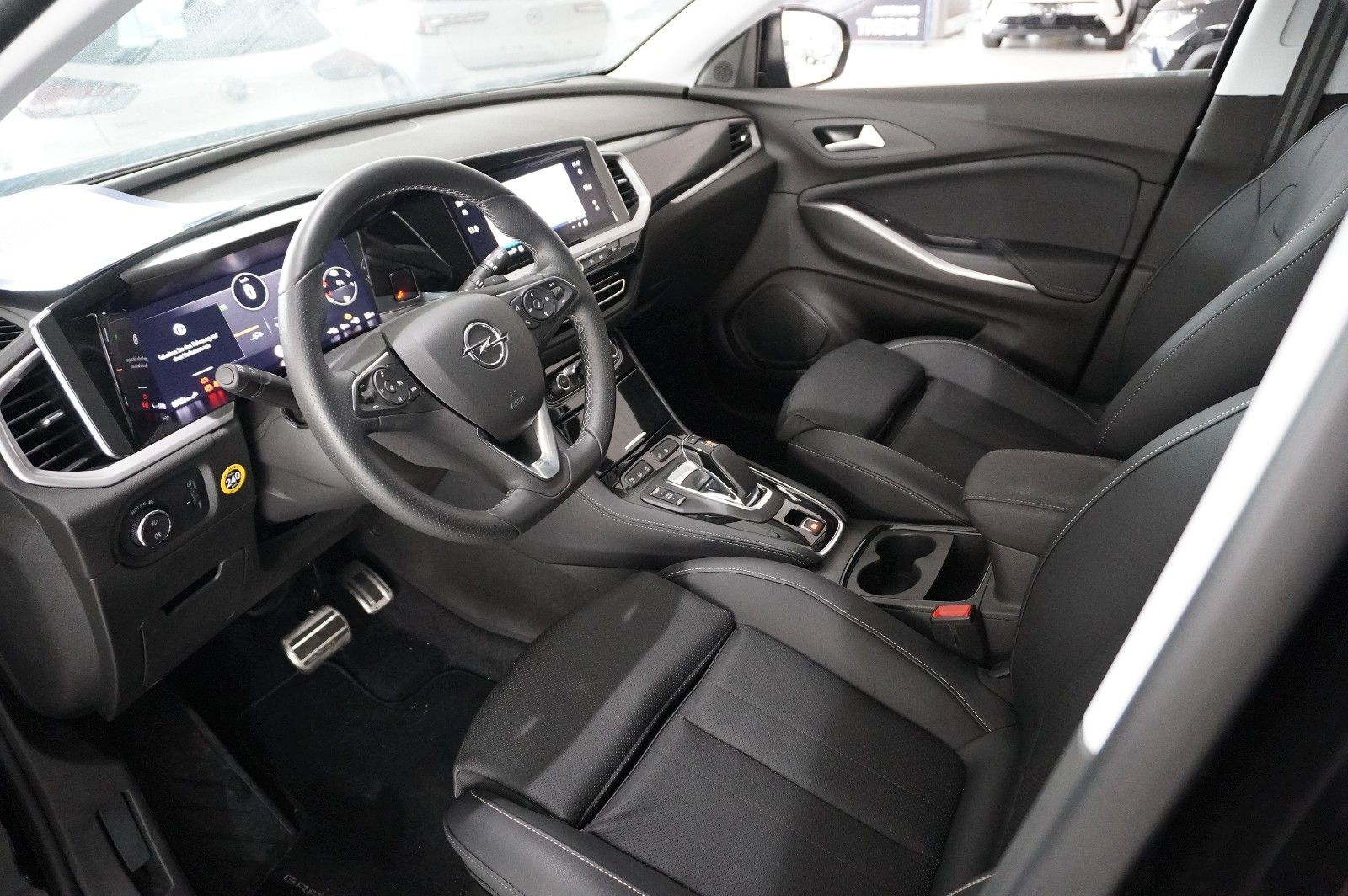 Fahrzeugabbildung Opel Grandland (X) 1.6T GSe HYBRID 4X4 NAVI/LED/SPORT