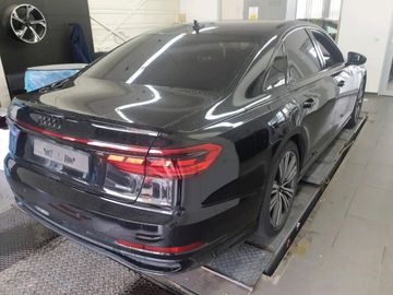 Audi A8 - 4