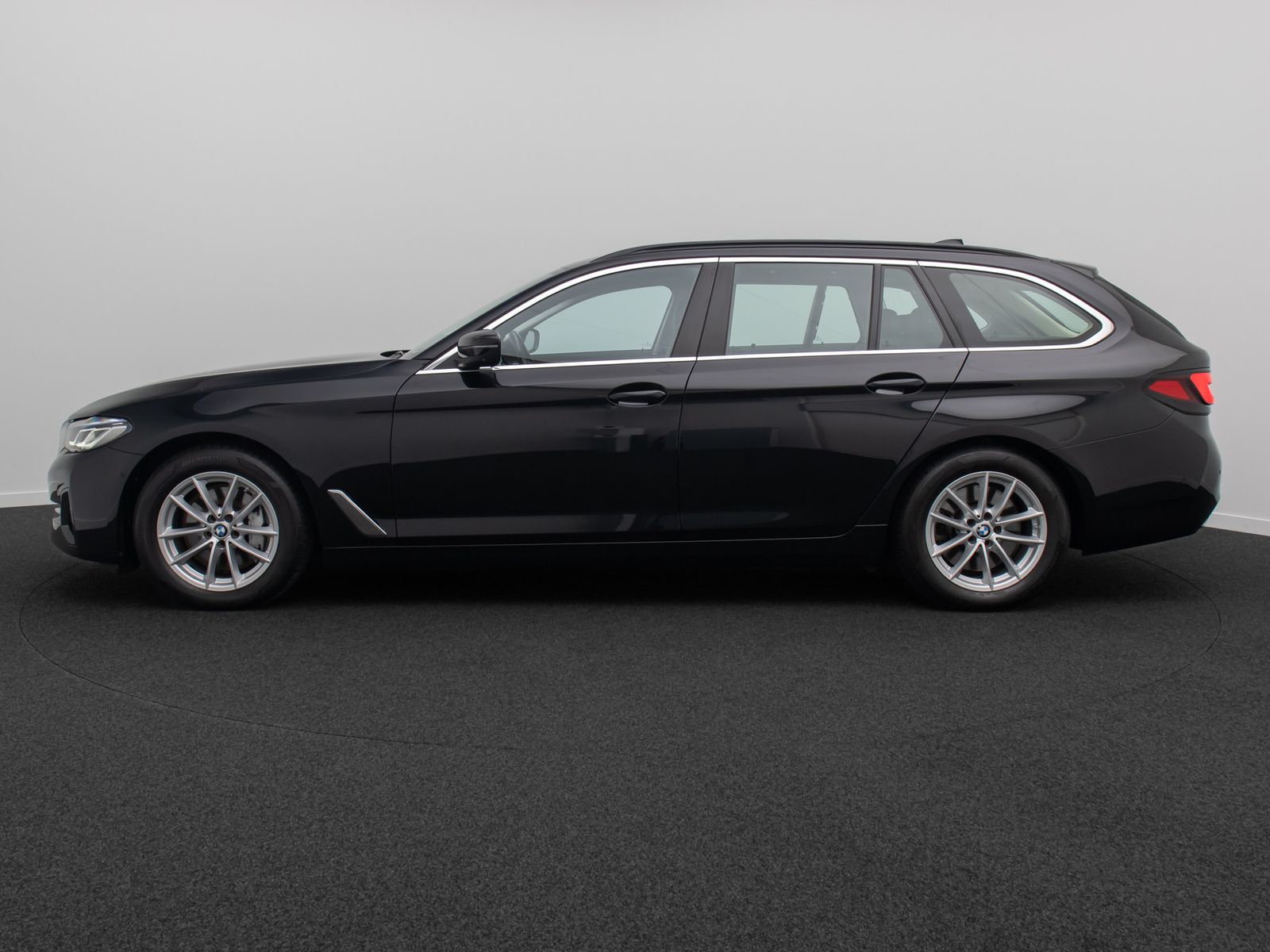 Fahrzeugabbildung BMW 540d xD ACC Laser HUD DAB Panorama H/K Belüftung