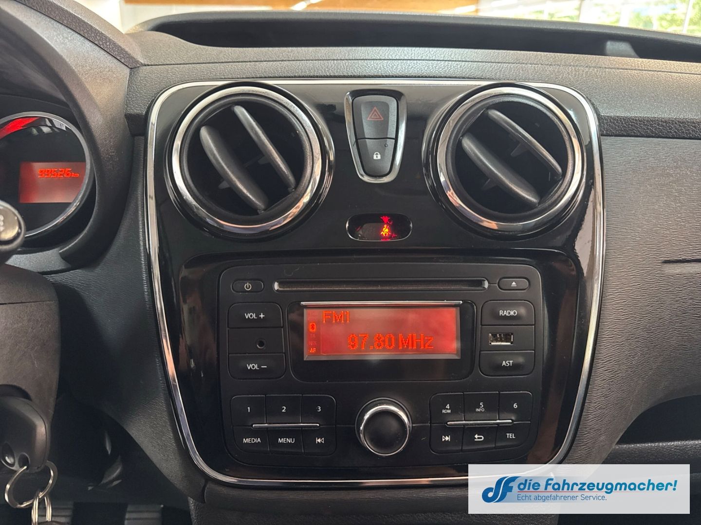 Fahrzeugabbildung Dacia Dokker Celebration ACC Apple CarPlay Android Aut