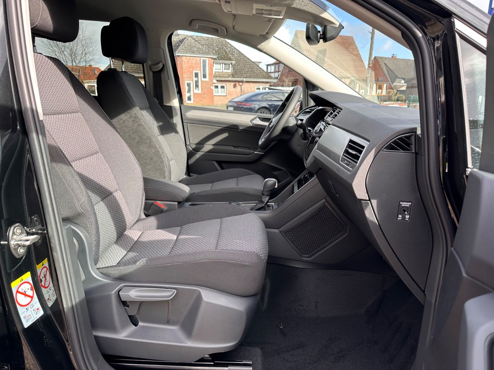 Fahrzeugabbildung Volkswagen Touran Comfortline 1.5 TSI DSG AHK/LED/Navi/SHZG