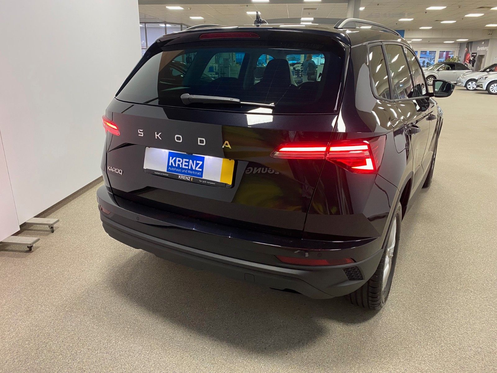 Fahrzeugabbildung SKODA Karoq 1.5 TSI DSG Selection+AHK+KAMERA+16"ALU+BC