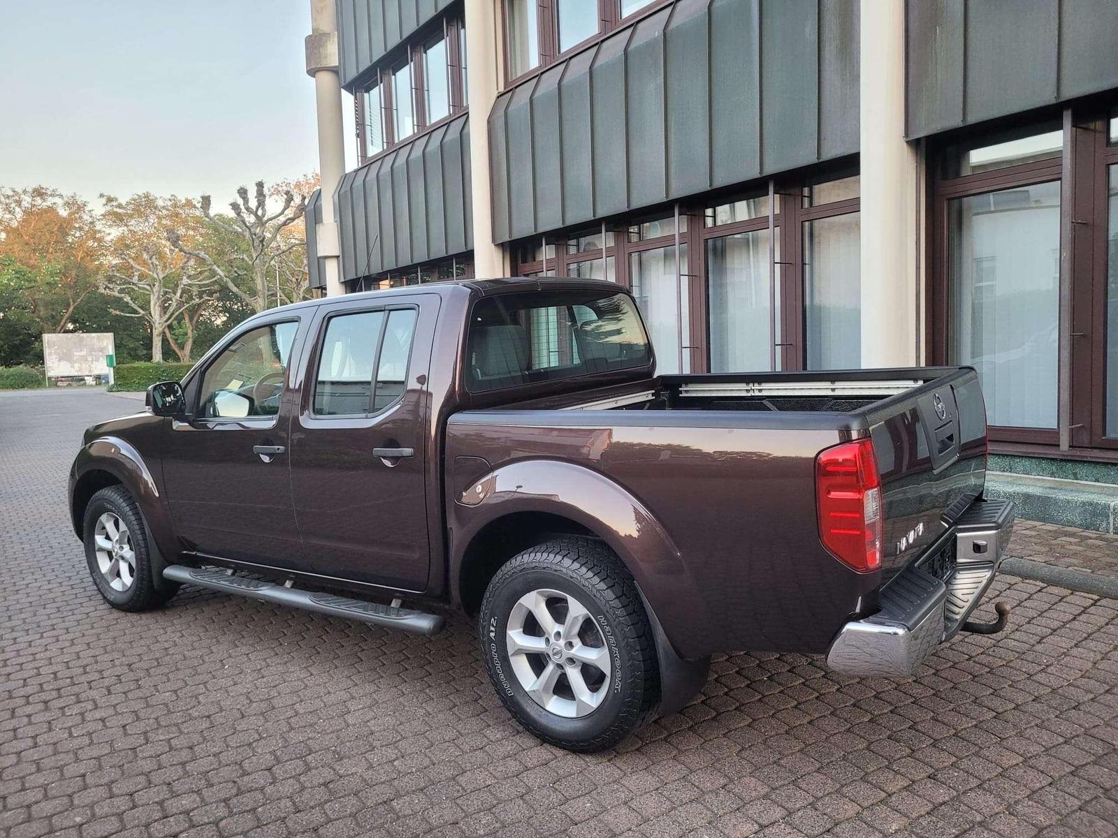 NISSAN NAVARA 2.5 dCi 190ch 4X4 - DOUBLE CAB - ATTELAGE - CLIM BIZONE - SIÈGES CHAUFFANTS - RÉGULATEUR DE VITESSE