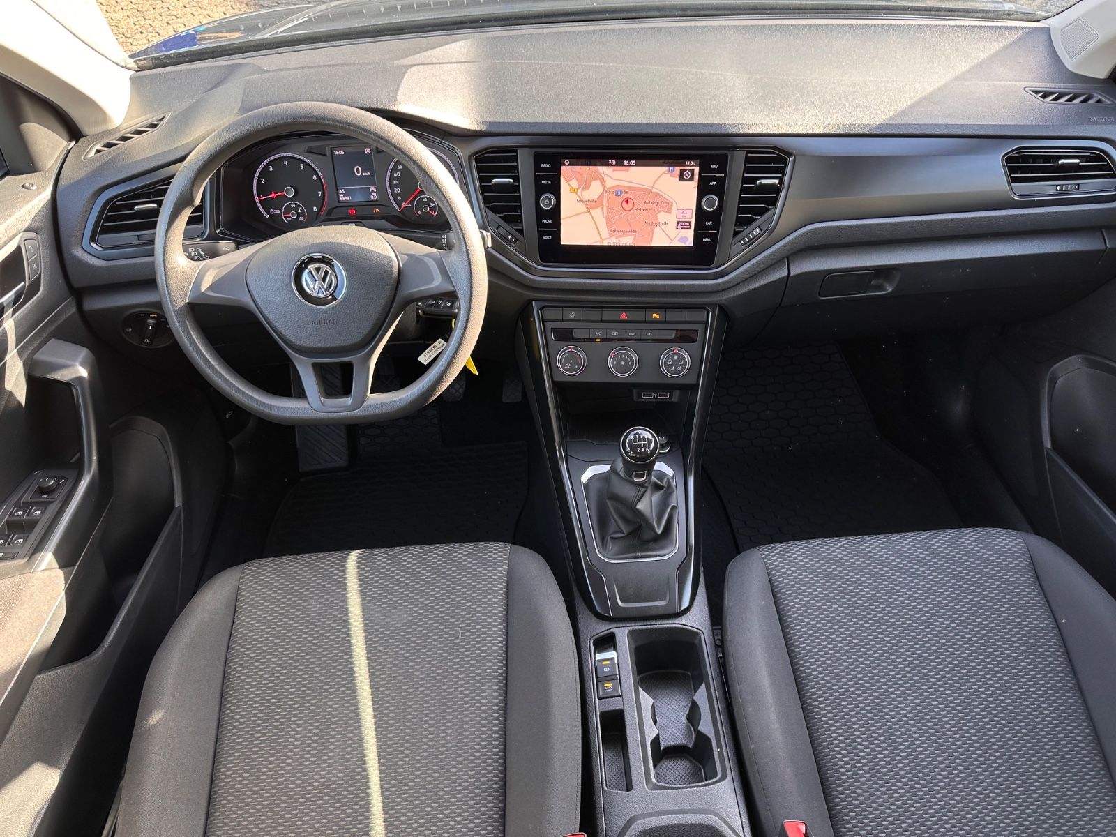 Fahrzeugabbildung Volkswagen T-Roc 1.0 TSI AHK/Navi/APP/PDC/GJR/LM 16"