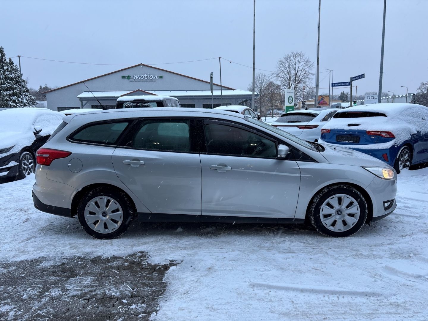 Fahrzeugabbildung Ford Focus PDC Klima Tempomat neuer Zahnriemen