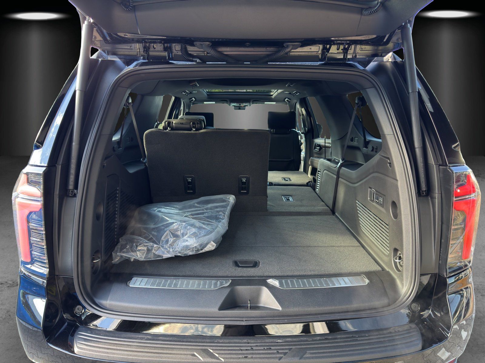 Fahrzeugabbildung Chevrolet Suburban High Country 6.2 MY25 PDC/TV/LED/AHK/